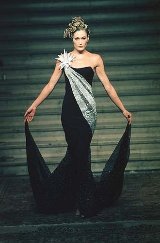 mcqueen-givenchy 1997 Givenchy 90s, Givenchy Haute Couture, Alexander Mcqueen Savage Beauty, Givenchy Couture, Philip Treacy, Paris Haute Couture, Carla Bruni, Couture Week, Mini Shift Dress