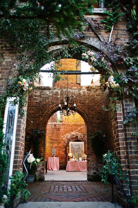 Wedding Venues Georgia, Barnsley Gardens, Church Wedding Flowers, Atlanta Wedding Venues, Romantic Wedding Receptions, Wedding Venues Indoor, Georgia Wedding Venues, Cheap Wedding Venues, Garden Venue