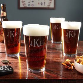 Cool Man Cave Ideas & Decor Personalized Beer Glasses, Custom Beer Glasses, Home Wet Bar, Drinking Glass Sets, Personalized Beer, Beer Custom, Gifts For Beer Lovers, Classic Monogram, Wet Bars