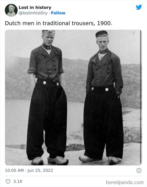 'Lost In History': 30 Illuminating Pictures That Throw Light On Our Past French Traditional Clothing Men, Dutch Men, Men In Traditional, Traditional Pants, Dutch Clothing, Americana Vintage, Stunning Photography, Two Men, Moda Vintage