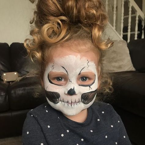 Maquiagem de Halloween infantil: +28 ideias simples e fáceis Skeleton Makeup Kids, Easy Skeleton Makeup, Halloween Makeup Inspo, Skull Halloween Makeup, Skeleton Face Paint, Girl Halloween Makeup, Skeleton Body, Halloween Infantil, Skeleton Face