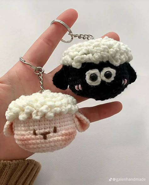 Couple Crochet Keychain, Matching Crochet Keychains, Perfect Granny Square, Invisible Join, Blouse Crochet, Crochet Fairy, Gifts Crochet, Accessories Crochet, Hats Crochet