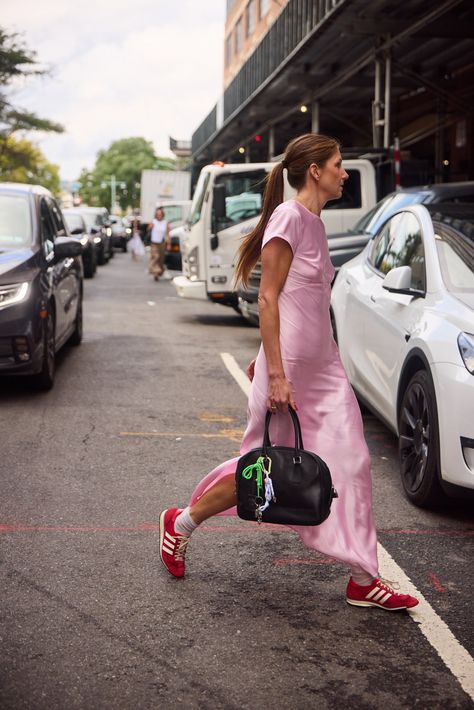 Summer Street Styles, Split Hem Pants, Bright Sneakers, Snake Print Boots, Sheer Clothing, New York Fashion Week Street Style, Simple Sandals, Hem Pants, Minimalist Bag