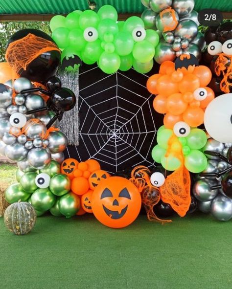 Globos Halloween, Front Yard Halloween Decorations, Halloween Balloons Decorations, Balloon Decoration Ideas, Easy Outdoor Halloween Decorations, Indoor Halloween Decor, Halloween 1st Birthdays, Halloween Themed Birthday Party, Halloween Decorations To Make