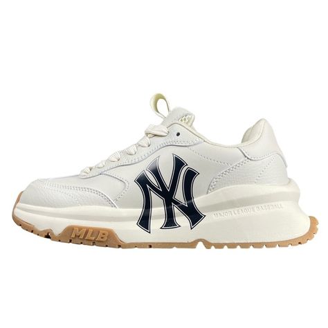 Mbl shoes size 7 Yankees Shoes, Fashion Modeling, Dad Shoes, Retro Shoes, Street Culture, Shoes Size 7, Women's Wear, Men's Wear, Major League