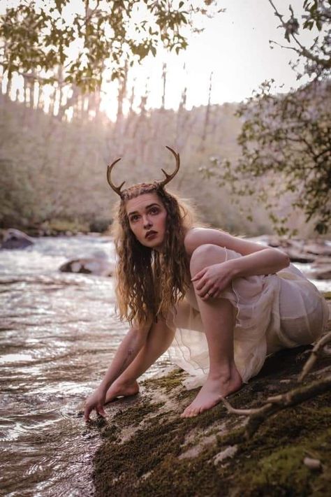 Green Witch Photoshoot, Fairy Photoshoot Aesthetic, Folk Witch Aesthetic, Water Goddess Photoshoot, Deer Girl Art, Water Goddess Aesthetic, Viking Photoshoot, Simplistic Home Decor, Simplistic Home