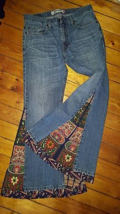 Homemade Bell Bottoms, Diy Bell Bottom Jeans, Diy Hippie Clothes, Diy Flare Jeans, Homemade Clothes, Look Hippie Chic, Sewing Patterns Blouse, Travel Crafts, Upcycle Clothes Diy