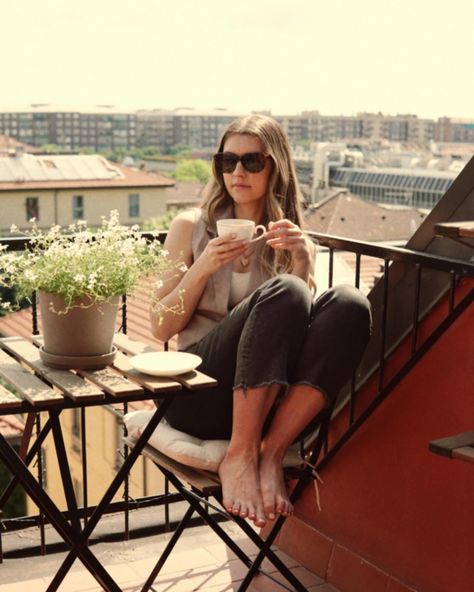 If only all my mornings could start like this ☕️🇮🇹 Sipping my morning coffee on @olga_designstudio balcony in Milan, feeling the sun on my skin & appreciating the moment, knowing I have a whole day of eating & drinking my way around the city ahead of me ❤️ Life is good! Morning Coffee On The Porch, Coffee On Balcony, Drinking Coffee On The Porch, Woman On Balcony, Celebrity Drinking Coffee, Woman Drinking Coffee, Day Of Eating, Sipping Coffee, Morning Tea