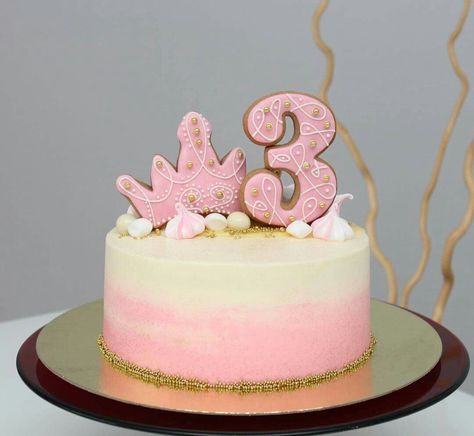 Flamingo Birthday Cake, Half Birthday Cakes, One Layer Cakes, Surprise Ideas, Candy Themed Party, Queen Cakes, Gravity Cake, Princess Birthday Cake, 2 Birthday Cake