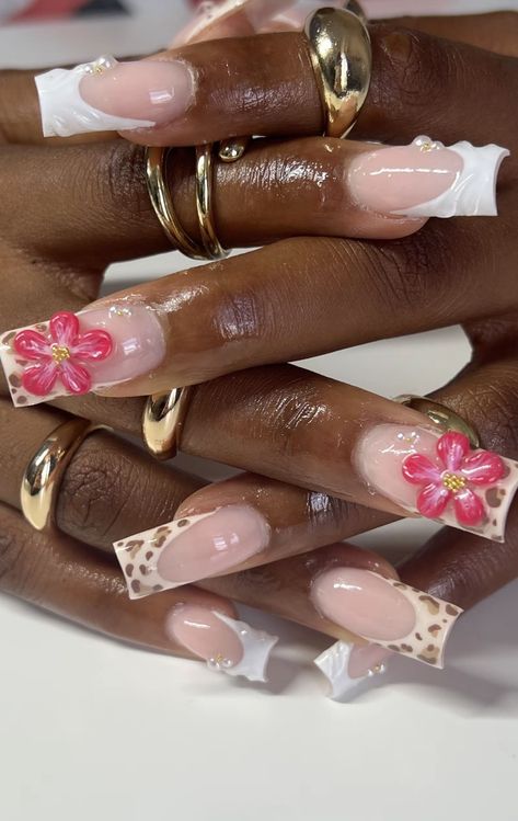 Pink Flower Acrylics, Biab Summer Nails Ideas, Nail Inspo 2024 Square, Holiday Nail Ideas Summer, Cmiygl Nails, Almond Flower Nails, Pink And Gold Nail Designs, Btartbox Nails, Nail Flower Designs