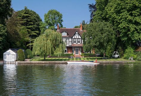 Toad Hall, Wind In The Willows, Riverside House, Hunting Lodge, London Skyline, Floating House, Waterfront Property, Back Gardens, River Thames