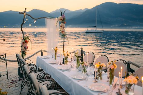 See the top 10 keys for how to pick a wedding venue (yes, the one ... Patio Wedding Reception, Summer Wedding Theme Ideas, Dolomites Wedding, Candle Pics, Summer Wedding Theme, Average Wedding Costs, Luxury Wedding Reception, Cheap Wedding Ideas, White Folding Chairs