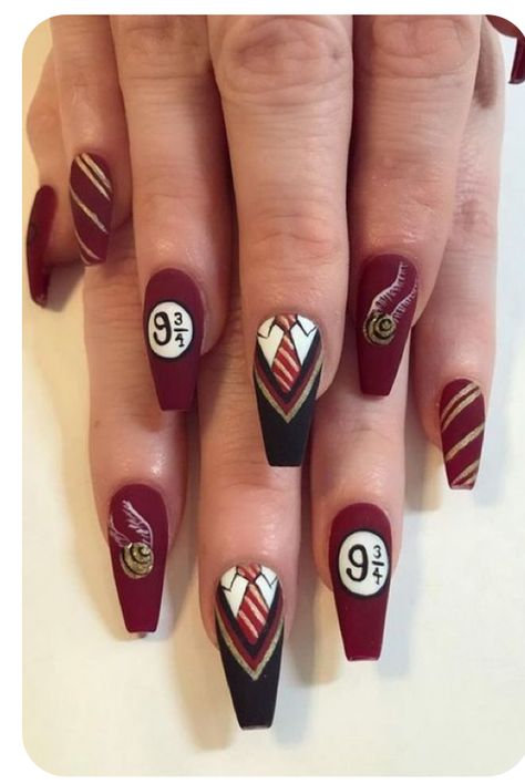 Harry Potter House Nails, Harry Potter Gryffindor Nails, Harry Potter Nails Designs Gryffindor, Nail Designs Harry Potter, Harry Potter Nails Acrylic, Harry Potter Christmas Nails, Harry Potter Nails Gryffindor, Harry Potter Acrylic Nails, Harry Potter Nails Slytherin