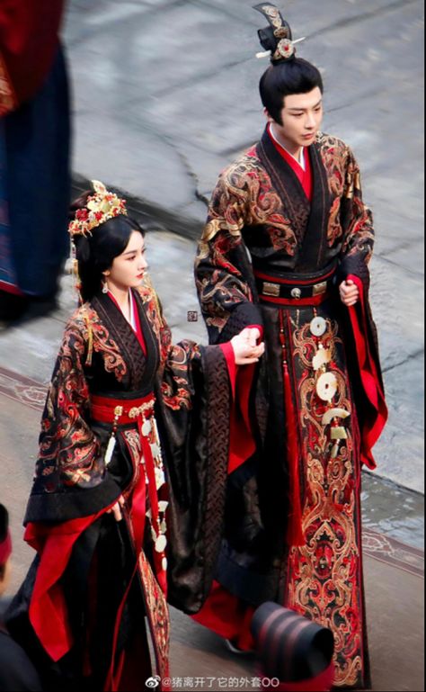 China Empress, Chinese Wedding Outfits, Han Dynasty Clothing, Chinese Historical Fashion, China Hanfu, Empress Dress, Chinese Wedding Dress Traditional, Chinese Dynasties, Traditional Chinese Wedding