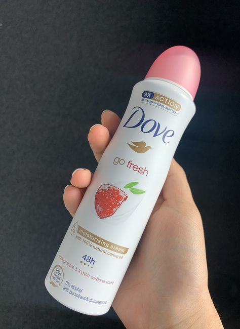 Dove Strawberry Deodorant, Good Smelling Deodorant, Dove Deodorant Aesthetic, Deodorant Strawberry, Strawberry Deodorant, Aesthetic Deodorant, Pink Deodorant, Deodorant Aesthetic, Dove Perfume