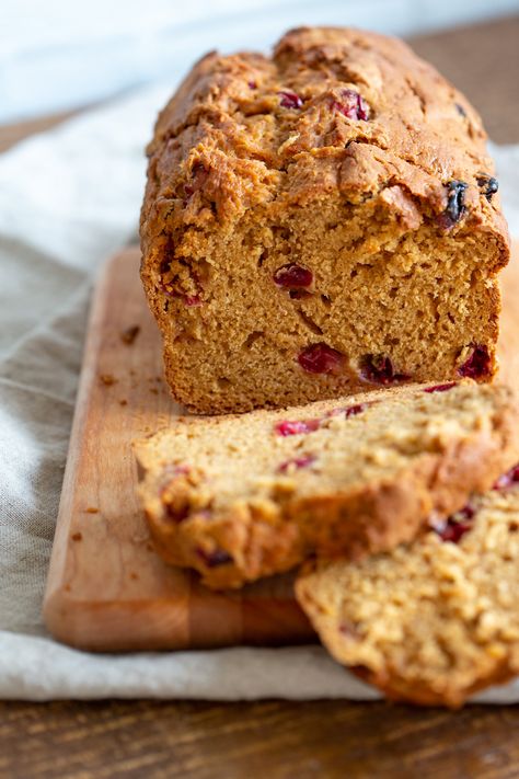 Vegan Sweet Potato Bread with Cranberries or other berries of choice. Easy 1 Bowl Sweet Potato Cranberry Loaf with winter spices. Use pumpkin for variation. #vegan #VeganRicha #Nutfree #Soyfree #Recipe Vegan Sweet Potato Bread, Cranberry Loaf, Vegan Breads, Steamed Sweet Potato, Hearty Snacks, Healthy Popsicles, Sweet Potato Bread, Vegan Richa, Sweet Potato Cake