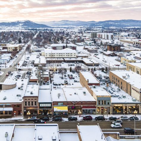 Paradise Valley Montana, Yellowstone Hot Springs, Montana Winter, Livingston Montana, Kalispell Montana, Yellowstone River, Packing Lists, Paradise Valley, Mountain Town