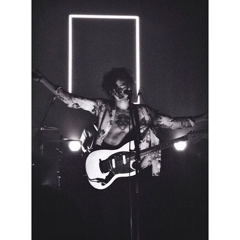 The 1975 Tumblr, The 1975 Me, Matthew Healy, George Daniel, Matt Healy, Matty Healy, Concert Aesthetic, British Rock, Lyrics Aesthetic