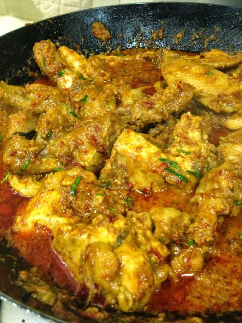 Chicken Rendang, Malaysia Food, Indonesian Recipes, Malay Food, Indian Curries, Malaysian Cuisine, Asian Kitchen, Chicken Salad Recipe, Singapore Food