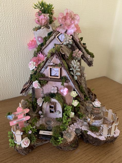 Fairy Garden Ideas Enchanted Forest, Tooth Fairy House, Fairy Garden Birthday Party, Fairy Tree Houses, Fairy House Crafts, Box Frame Art, Clay Fairy House, Fairy House Diy, Fairy Garden Crafts