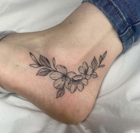 Inside Ankle Tattoos, Ankle Tattoo Cover Up, Inner Ankle Tattoos, Cover Up Tattoos For Women, Flower Tattoo On Side, Tattoo Foot, Ankle Tattoo Designs, Ankle Tattoos For Women, Ankle Tattoos