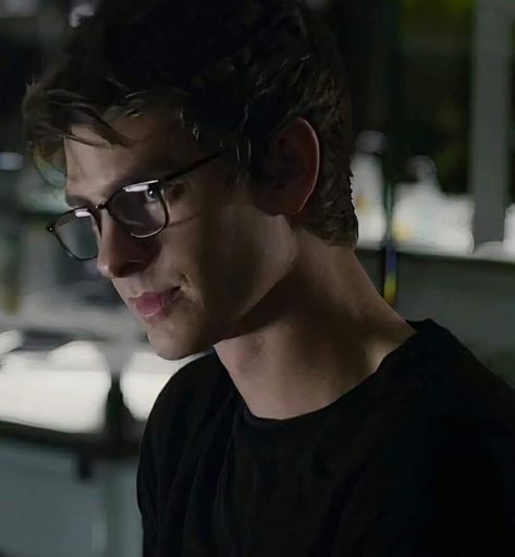 Andrew Garfield Peter Parker Glasses, Andrew Garfield With Glasses, Andrew Garfield Glasses, Andrew Garfield Spiderman Aesthetic, Andrew Peter Parker, Remus Lupin Andrew Garfield, Tasm Peter Parker, Andrew Garfield Peter Parker, Peter Parker Andrew Garfield