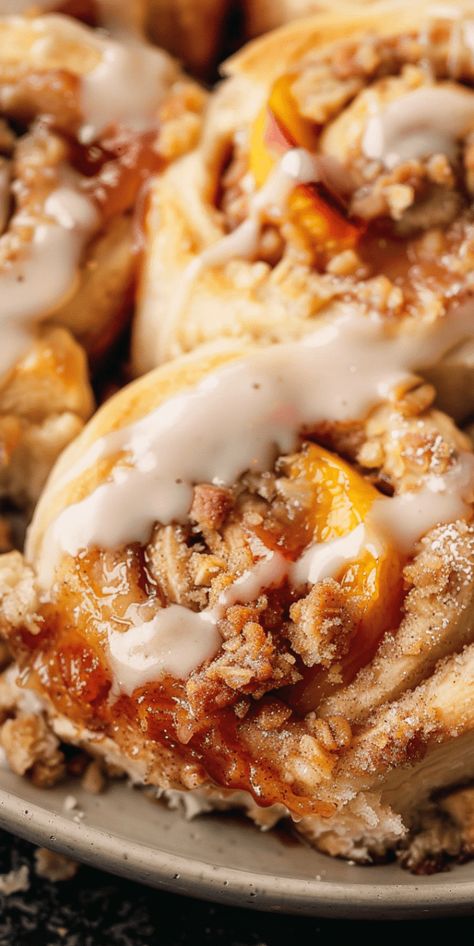 Peach Cobbler Cinnamon Rolls [55 Minutes] – Chasety Pillsbury Cinnamon Roll Recipes, Peach Cobbler Cinnamon Rolls, Spiced Peaches, Peach Dessert, Rolls Homemade, Creamy Frosting, Pumpkin French Toast, Fall Breakfast, Cinnamon Rolls Homemade