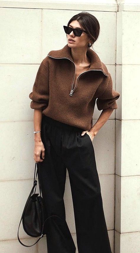 Sunday Casual Outfit Winter, San Francisco Street Style, Outfit Elegantes, Old Money Outfits, Looks Street Style, Outfit Look, 가을 패션, Autumn Outfit, Brown Sweater