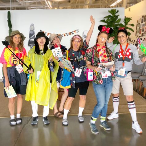 Tacky Vacation Outfit, Crazy Tourist Costume, American Tourist Costume, Tourist Outfit Costumes, Halloween Tourist Costume, Field Trip Survivor Costume, Tacky Tourist Outfit Teacher, Tourist Outfit Spirit Week Kids, Tacky Disney Tourist Outfit