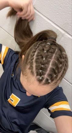 Gameday Hair, Simple Volleyball Hairstyles, Race Day Hair, Football Hairstyles, Cute Volleyball Hairstyles, Cute Sporty Hairstyles, Running Hairstyles, Soccer Hairstyles, Volleyball Hair