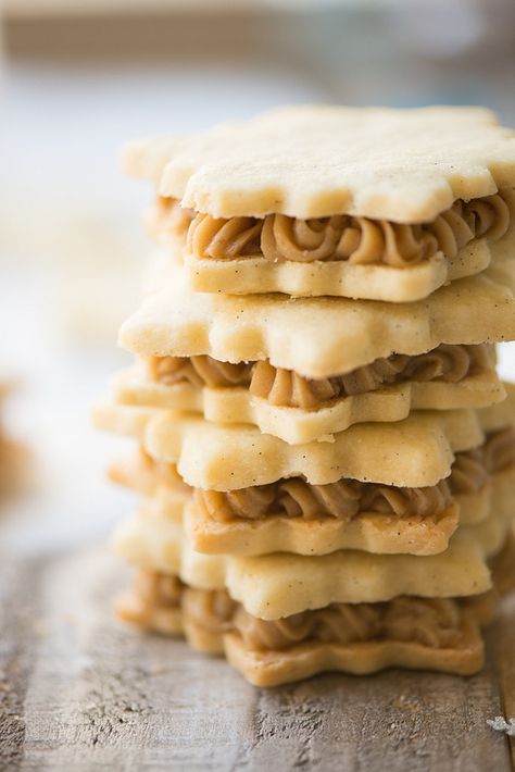 Vanilla Cardamom Shortbread Snowflake Sandwich Cookies www.pineappleandcoconut.com #fbcookieswap Cardamom Shortbread, Espresso Buttercream, Buttercream Filling, Shortbread Recipes, Cookies For Kids, Crumpets, Sandwich Cookies, Tea Cakes, Cookie Desserts