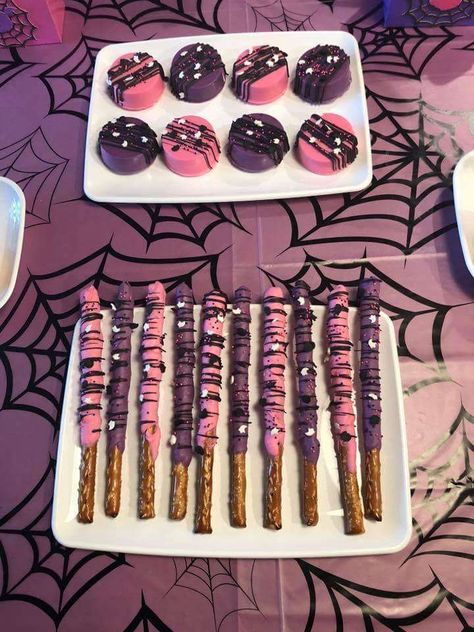 Megyn's Vampirina 4th Birthday Party | CatchMyParty.com Vampirina Birthday Party Ideas, Vampirina Birthday Party, Birthday Resolutions, Vampirina Party, Vampirina Birthday, Mimi Birthday, Monster Birthday Parties, Party Food Ideas, Girl Birthday Decorations