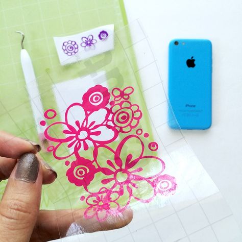 Weed the excess vinyl then pick up using transfer tape Silhouette Cameo Beginner, Phone Case Ideas, Iphone Decal, Phone Wallpaper Pink, Phone Case Decals, Case Ideas, Free Phone Wallpaper, Phone Art, Cricut Machine