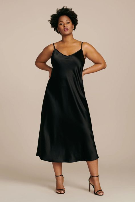 If you're a wedding guest who loves minimalist fashion, consider this black slip dress. We love this style for a chic city wedding or a modern summer wedding. See more stunning plus-size wedding guest dresses at the link. // Photo: 11Honore 21st Birthday Dress, Bias Slip Dress, Birthday Dress 21st, Plus Size Wedding Guest Dresses, Trendy Plus Size Fashion, Valentines Day Dresses, Curvy Fashionista, Day To Night Dresses, Plus Size Cocktail Dresses