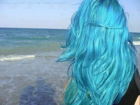 blue hair color Blue Hair Tumblr, Bright Blue Hair, Light Blue Hair, Teal Hair, Turquoise Hair, Hair Chalk, Light Hair Color, Pretty Hair Color, Hair Color Blue