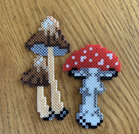 perler shrooms Mini Mushroom Perler, Cottage Core Perler Beads, Grunge Perler Beads, Nature Perler Bead Patterns, Forest Perler Bead Patterns, Autumn Perler Bead Patterns, Perler Bead Fairy, Peeler Bead Ideas Aesthetic, Aesthetic Perler Beads Ideas