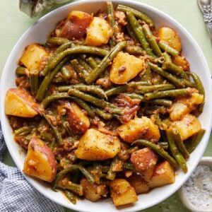 Green Beans and Potatoes - Bites with Bri Green Bean And Potatoes, Beef Green Beans, Beans And Potatoes Recipe, Southern Green Bean Recipes, Dinner Ideas Simple, Green Beans Potatoes, Weeknight Dinner Ideas, Beans Potatoes, Beans And Potatoes