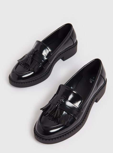 The perfect pair of shoes to add to your workwear collection. In black, these loafers come patent with trendy, chunky soles. We love the tassel detailing for added style! Black patent loafers Tassel detailing Slip on Keep away from fire Black Loafers With Tassels, Black Patent Loafers, Royal Core, Patent Loafers, Men's Shoes Accessories, Dress Loafers, 3 Shoes, Service Women, Black Loafers