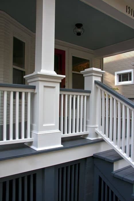 Check out this blog post with all you need to know about updating your front porch. Front porch railing ideas and styles for any home! Craftsman Porch Railing, Front Porch Railing Ideas, Porch Railing Ideas, Front Porch Stairs, Front Porch Posts, Porch Railing Designs, Modern Front Porches, Craftsman Porch, Front Porch Railings