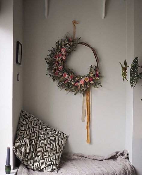 BB+ Episode 14: Bex Partridge on Everlasting Flowers - Botanical Brouhaha Dried Flower Wreath, Dried Wreath, Baby Wreath, Dried Flower Wreaths, Everlasting Flowers, Flower Installation, Spring Wreaths, Wedding Wreaths, Published Author