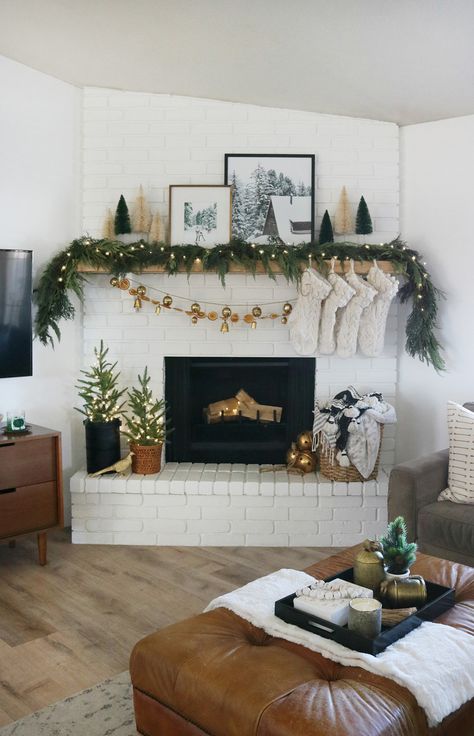 Christmas Mantel Decor, Cozy Christmas Decor, Neutral Christmas Decor, Christmas Mantle Decor, Christmas Fireplace Decor, Christmas Decor Inspiration, Christmas Mantel, Christmas Mantel Decorations, Christmas Mantle