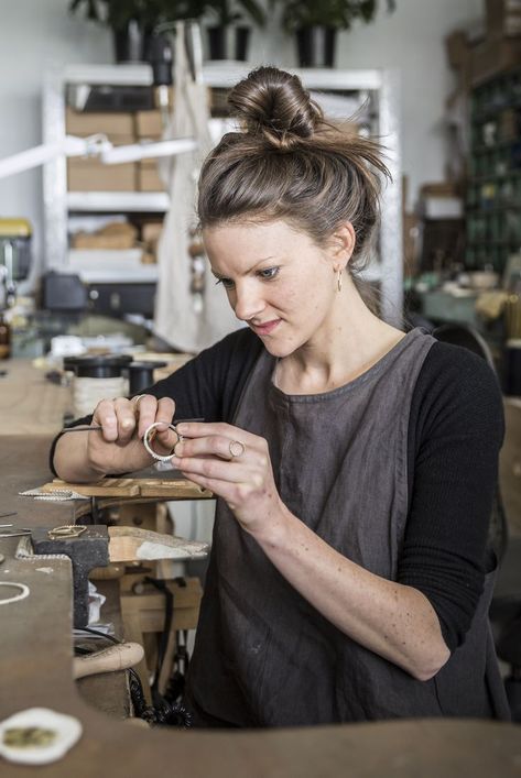 Jewelry Studio Organization, Jewellery Workshop, Studio Spaces, Hand Photography, Tool Rack, Studio Organization, Scene Image, Web Photos, Jewelry Workshop