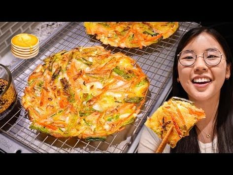 CRISPY Korean Vegetable Pancake 🥞 (The TRENDING way to eat your veggies!) - YouTube Korean Veggie Pancake, Crispy Pancake Recipe, Korean Vegetable Pancakes, Korean Veggies, Korean Pancake Recipe, Korean Pancake Mix, Vegetable Pancake, Veggie Pancakes, Korean Vegetables