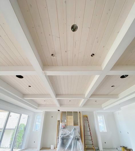 Wood Ceiling Tile Floor, Open Beam Ceiling Kitchen, Wood Walls White Ceiling, White Board Ceiling, White Wooden Ceiling, White Wash Ceiling, Wooden Ceiling Ideas, Light Wood Ceiling, Coffered Ceiling Design