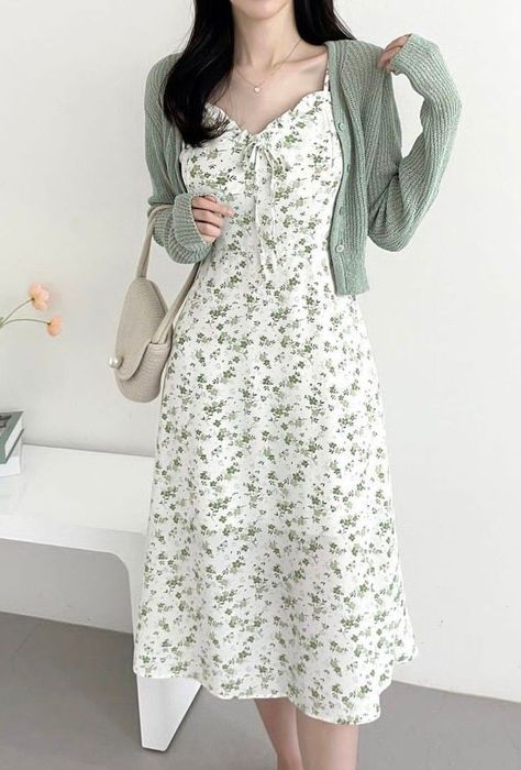 Outfits Black Women Spring, Spring Outfits Black Women, Japan Outfit Ideas, Korean Outfits Men, Casual Old Money, Japanese Minimalist Fashion, Korean Fashion Skirt, Modest Girly Outfits, Modesty Outfits