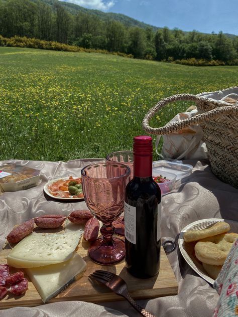 Aesthetic picnic italian style countryside sunday wine cheese  sunny aesthetics Italian Spring Aesthetic, Italian Picnic Aesthetic, Spanish Picnic, Italian Picnic, Spanish Summer, Aesthetic Picnic, Italian Aesthetic, Pic Nic, Spring Aesthetic