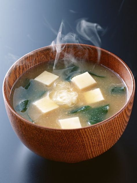 Miso soup Baby Spinach Recipes, Japanese Miso Soup, Miso Soup Recipe, Japanese Soup, Detox Soup, Spinach Recipes, Miso Soup, Chicken Soup Recipes, Idee Pasto Sano