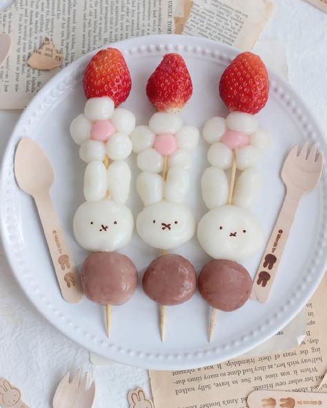 Kawaii Dessert, Kawaii Cooking, Elegant Desserts, Cute Snacks, Japanese Sweets, Kawaii Food, Cute Desserts, Rice Cakes, Food Presentation