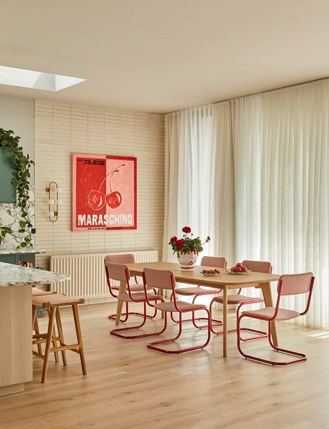 Toorak Residence – Fenton & Fenton Colored Dining Chairs, Colourful Kitchen, Outdoor Artwork, Maraschino Cherries, Teal Kitchen, Dining Room Colors, Beautiful Dining Rooms, Leather Dining Chairs, Modern Dining Chairs