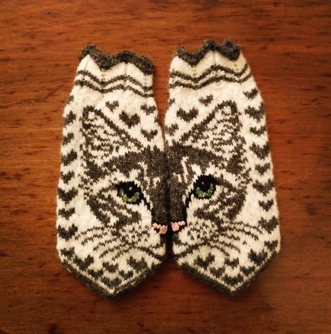 Smitten Kitten Mittens Cat Mittens, White Mittens, Kitten Mittens, Smitten Kitten, Colorwork Knitting, Grey Cat, Cuddly Animals, Crochet Gloves, Fair Isle Knitting